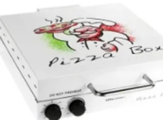 Flache Pizzabox für genau eine Pizza auf der Küchenarbeitsplatte