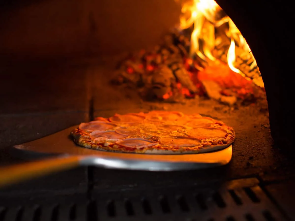 Pizzaschaufel aus Holz mit langem Stiel für den Pizzaofen