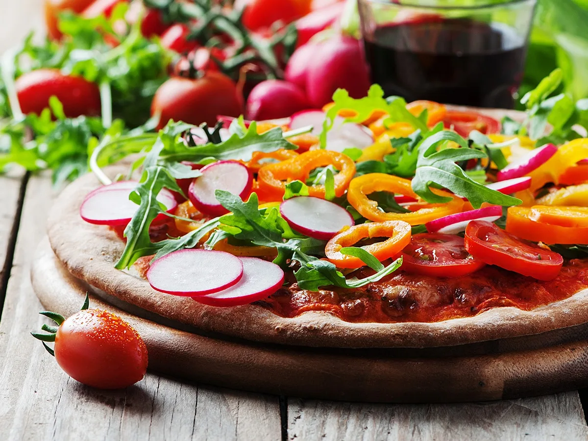 vegane Pizza mit leckerem Pizzaboden