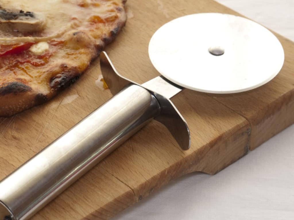 KASESSS Pizzaschneider Mit Klingenabdeckung - Edelstahl Pizza Roller Für Küche